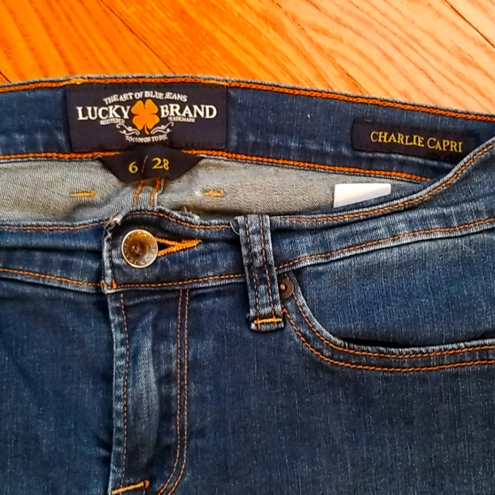 Womens Lucky Brand capri blue jeans